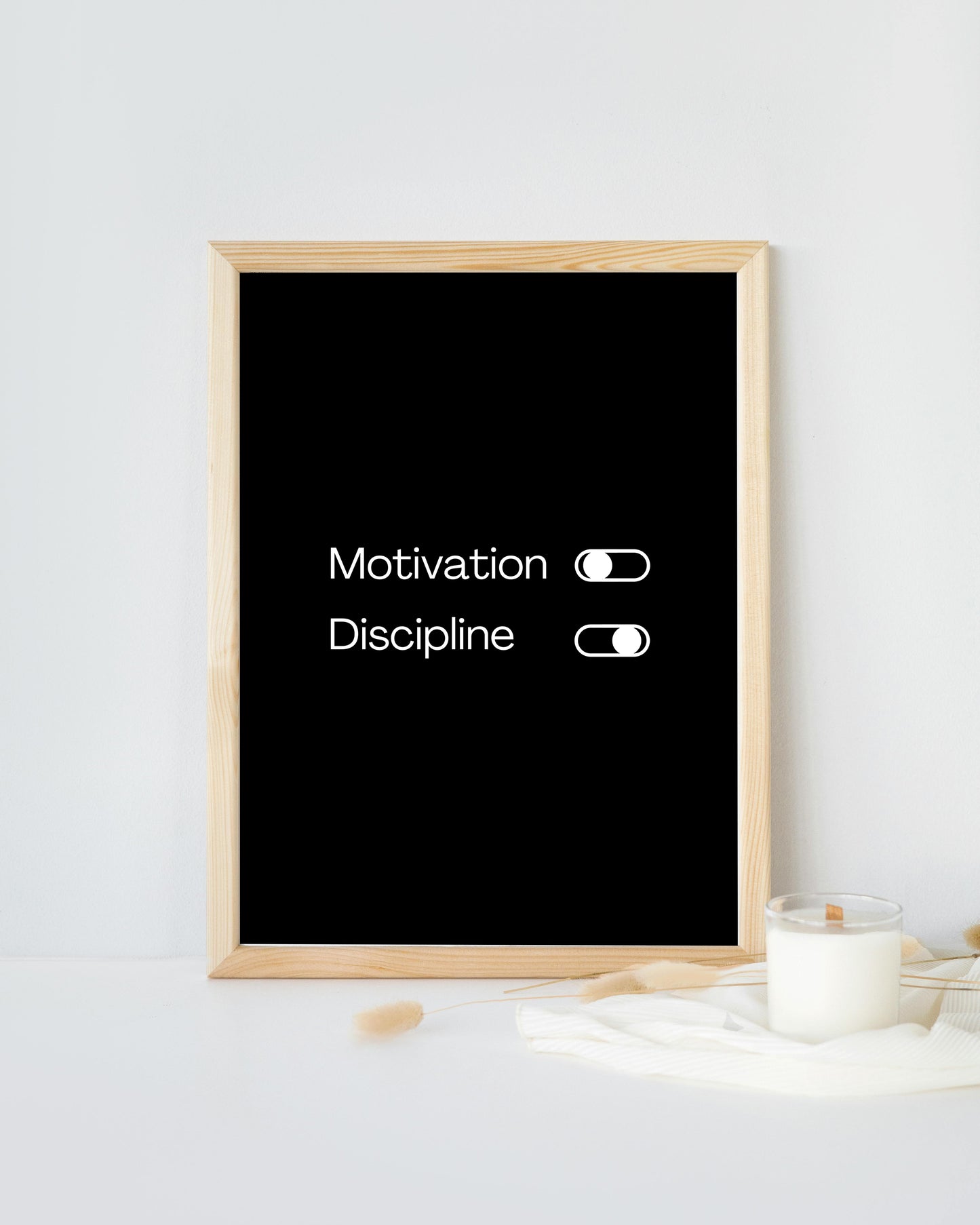 Schwarzes Motivations-Poster mit einem Schalter, der zwischen ‚Motivation‘ und ‚Disziplin‘ wechselt.